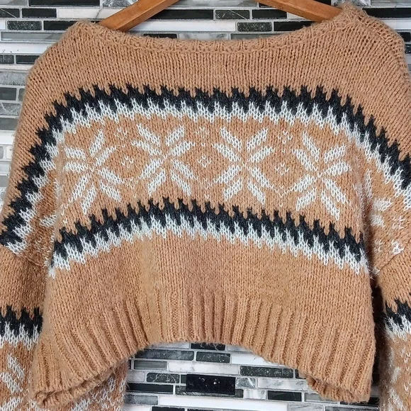 Urban Outfitters M Cropped Tan Snowflake Fuzzy Sweater Pullover - Picture 7 of 10